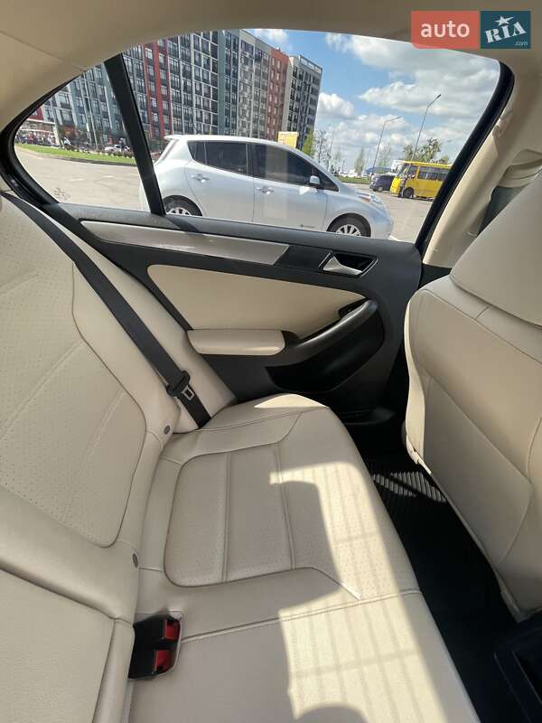 Седан Volkswagen Jetta 2017 в Киеве