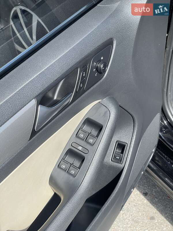 Седан Volkswagen Jetta 2017 в Киеве