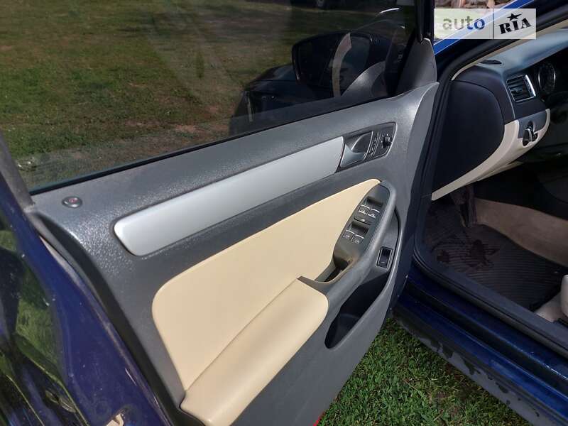 Седан Volkswagen Jetta 2012 в Лубнах