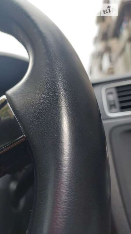 Седан Volkswagen Jetta 2014 в Івано-Франківську