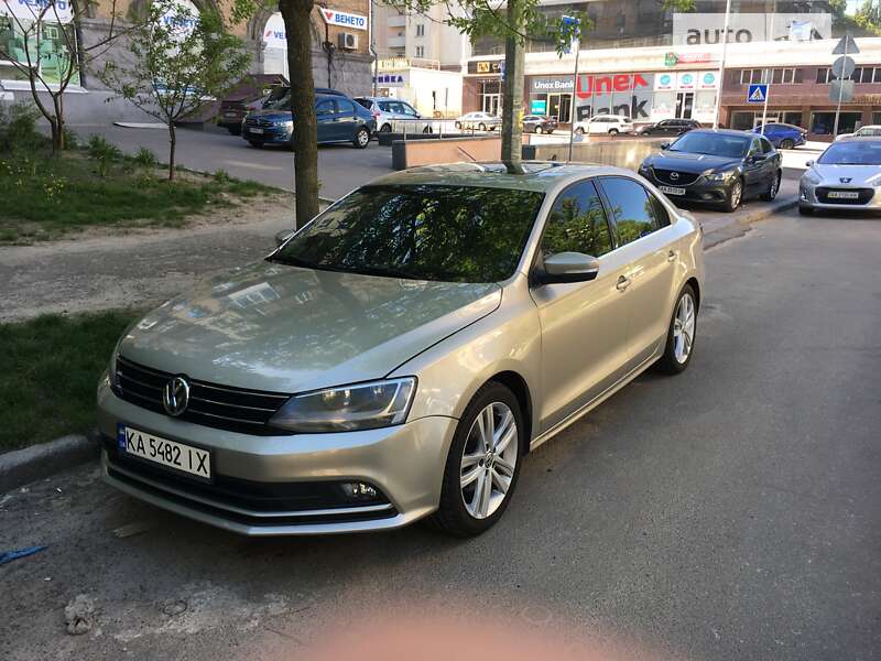 Седан Volkswagen Jetta 2015 в Києві