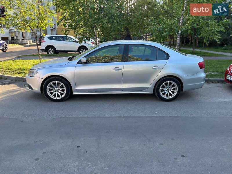 Седан Volkswagen Jetta 2014 в Львові