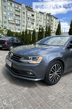 Седан Volkswagen Jetta 2015 в Львові