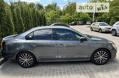 Седан Volkswagen Jetta 2015 в Львове