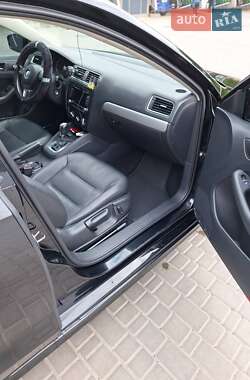 Седан Volkswagen Jetta 2012 в 