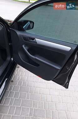 Седан Volkswagen Jetta 2012 в 
