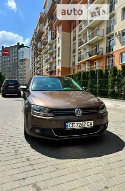 Седан Volkswagen Jetta 2011 в Чернівцях