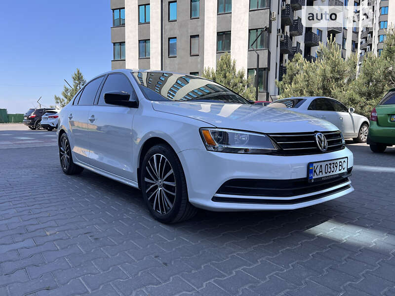 Седан Volkswagen Jetta 2015 в Києві