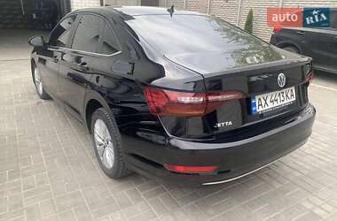 Седан Volkswagen Jetta 2018 в 