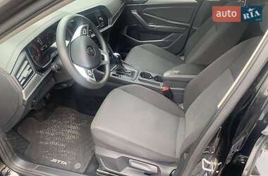 Седан Volkswagen Jetta 2018 в 