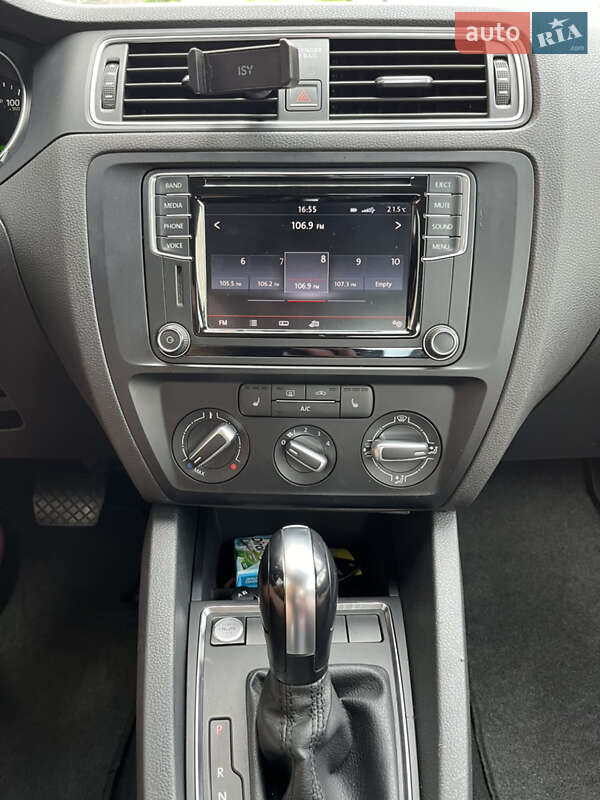 Седан Volkswagen Jetta 2015 в Луцке