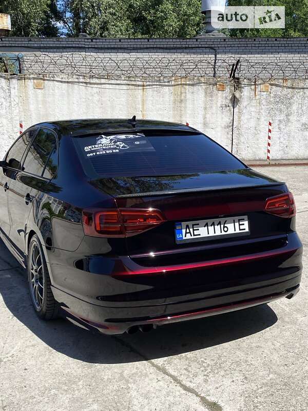 Седан Volkswagen Jetta 2015 в Днепре