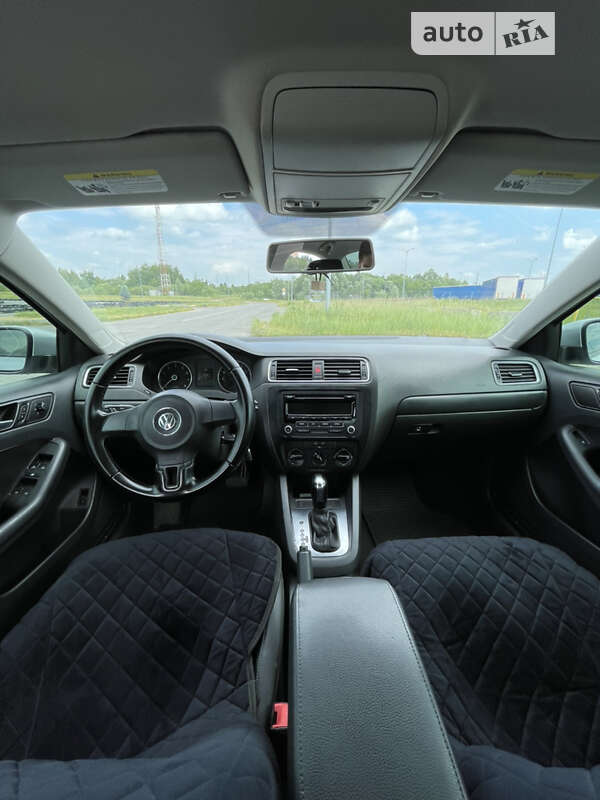Седан Volkswagen Jetta 2014 в Львове