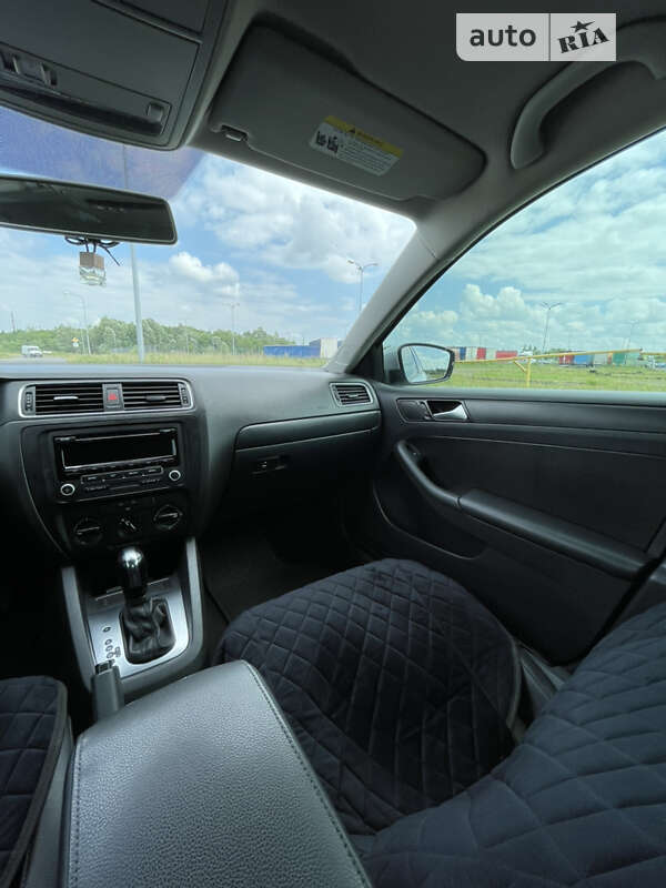 Седан Volkswagen Jetta 2014 в Львове