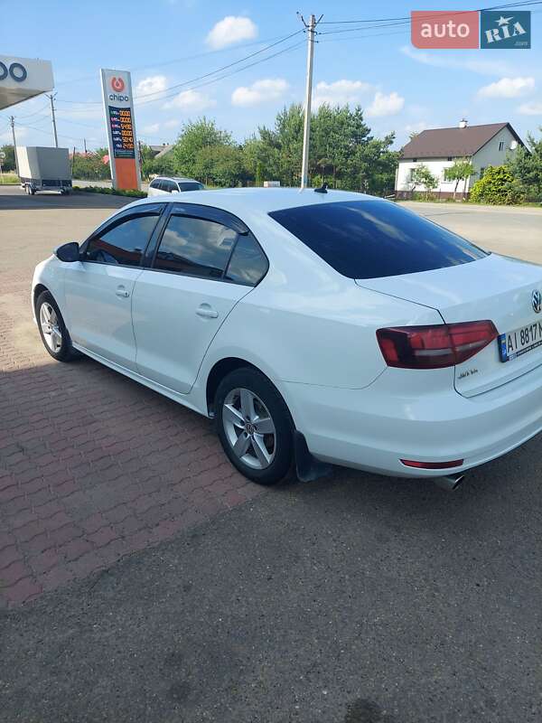 Седан Volkswagen Jetta 2016 в Мостиске