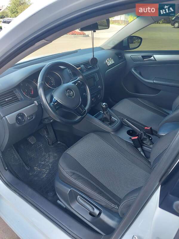 Седан Volkswagen Jetta 2016 в Мостиске