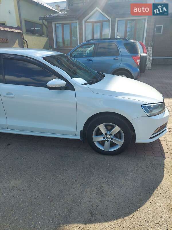 Седан Volkswagen Jetta 2016 в Мостиске