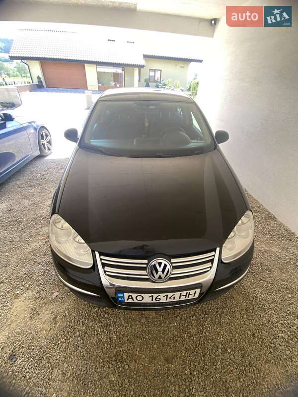 Седан Volkswagen Jetta 2006 в Хусте