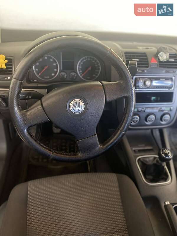 Седан Volkswagen Jetta 2006 в Хусте