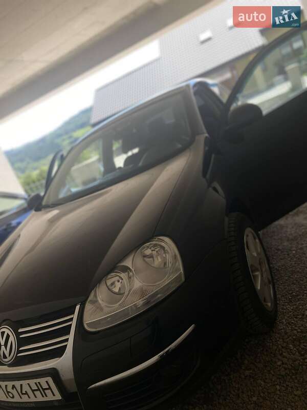 Седан Volkswagen Jetta 2006 в Хусте