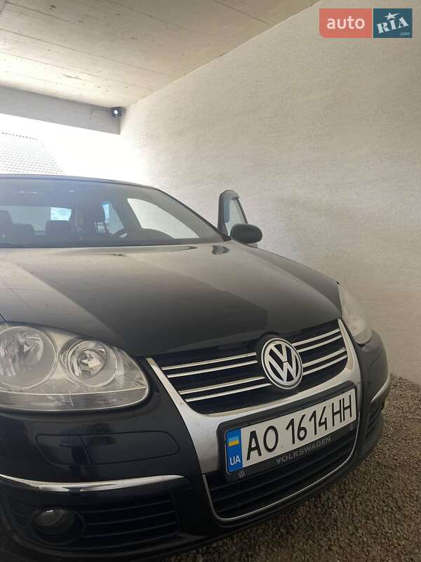 Седан Volkswagen Jetta 2006 в Хусте