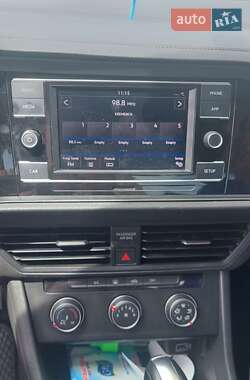 Седан Volkswagen Jetta 2019 в 