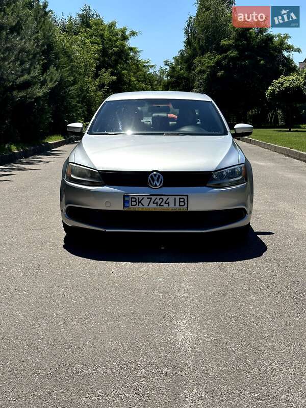 Седан Volkswagen Jetta 2011 в Ровно