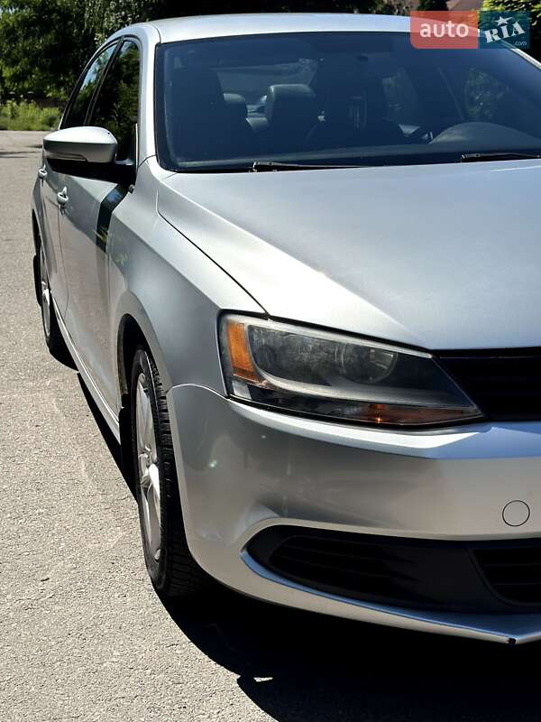 Седан Volkswagen Jetta 2011 в Ровно