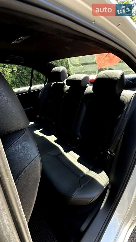 Седан Volkswagen Jetta 2011 в Ровно
