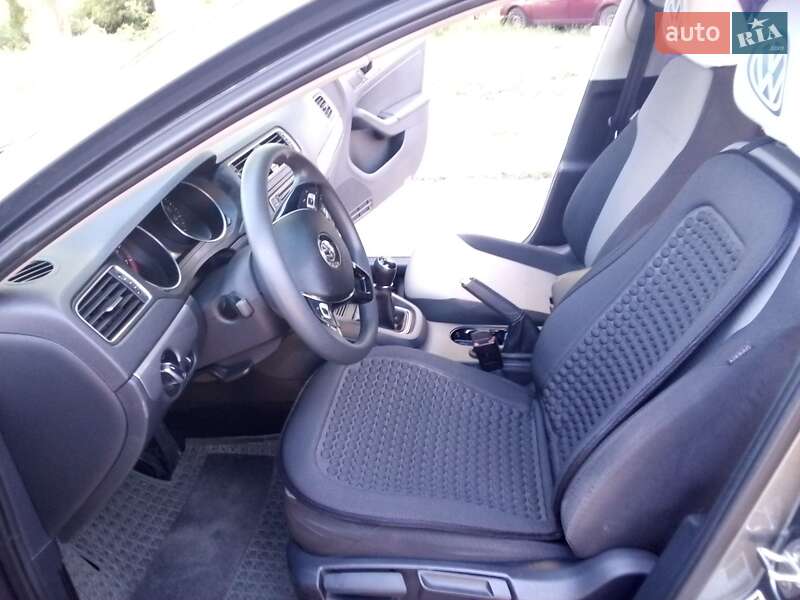Седан Volkswagen Jetta 2016 в Кропивницком