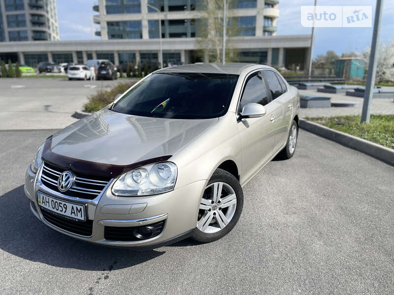 Седан Volkswagen Jetta 2006 в Днепре