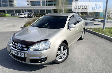 Седан Volkswagen Jetta 2006 в Днепре