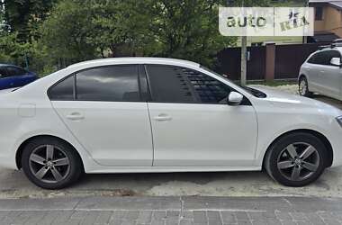 Седан Volkswagen Jetta 2013 в Львові