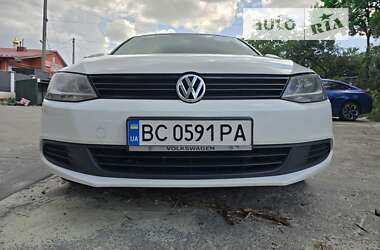 Седан Volkswagen Jetta 2013 в Львові