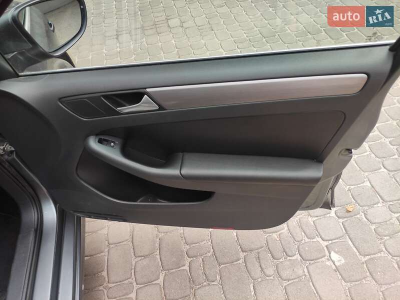 Седан Volkswagen Jetta 2012 в Львове