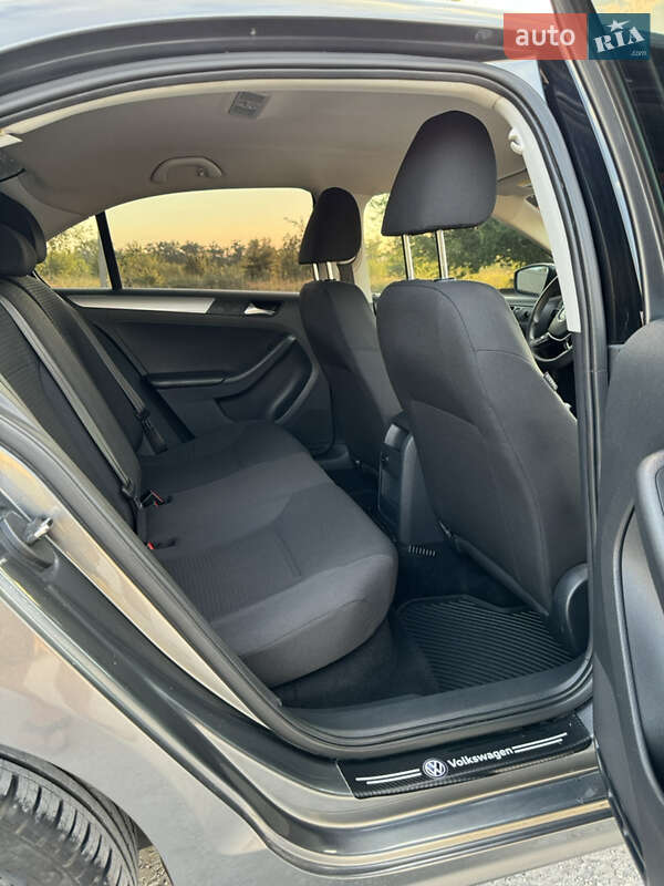 Седан Volkswagen Jetta 2015 в Кривом Роге