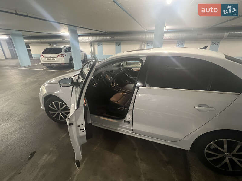 Седан Volkswagen Jetta 2016 в Киеве