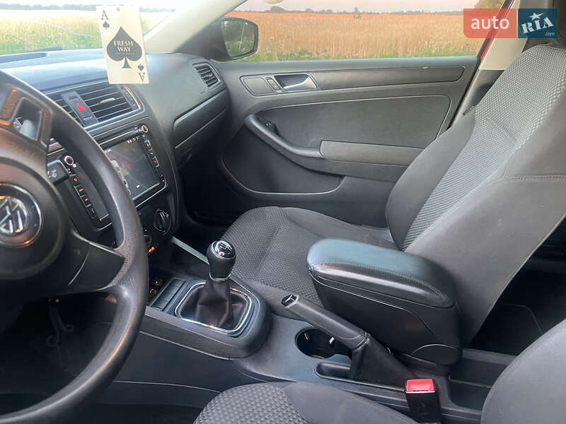 Седан Volkswagen Jetta 2012 в Києві