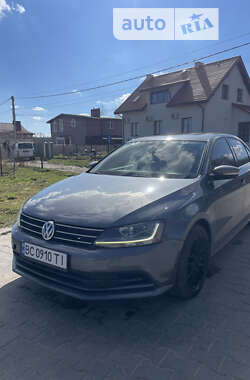 Седан Volkswagen Jetta 2016 в Львове