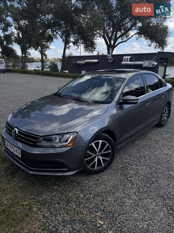 Седан Volkswagen Jetta 2016 в 