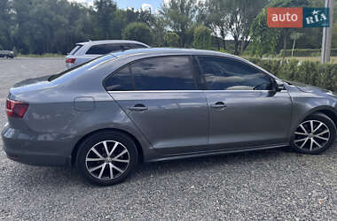 Седан Volkswagen Jetta 2016 в 