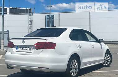 Седан Volkswagen Jetta 2012 в Києві