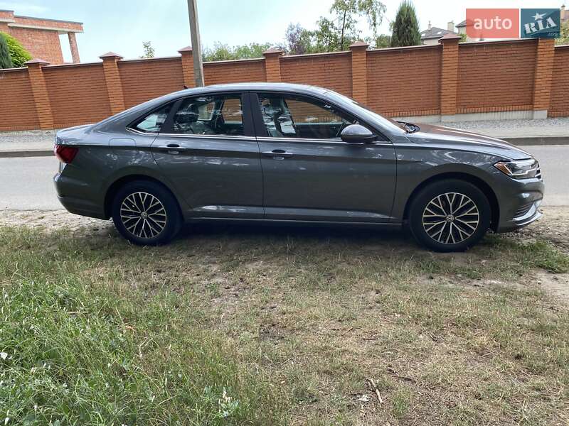 Седан Volkswagen Jetta 2018 в Львове