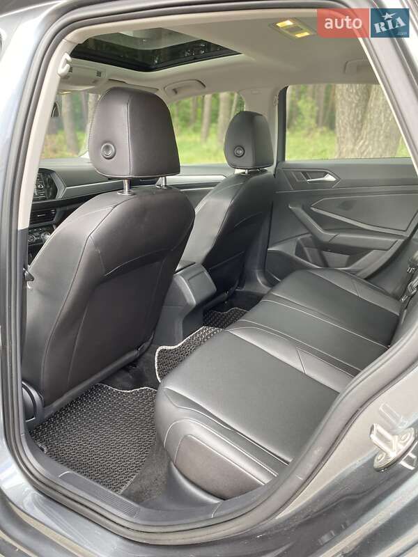 Седан Volkswagen Jetta 2018 в Львове