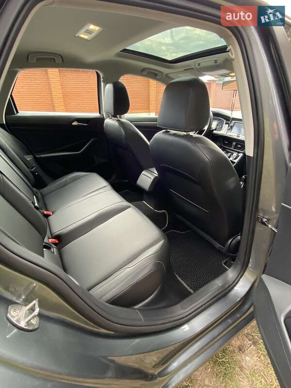 Седан Volkswagen Jetta 2018 в Львове