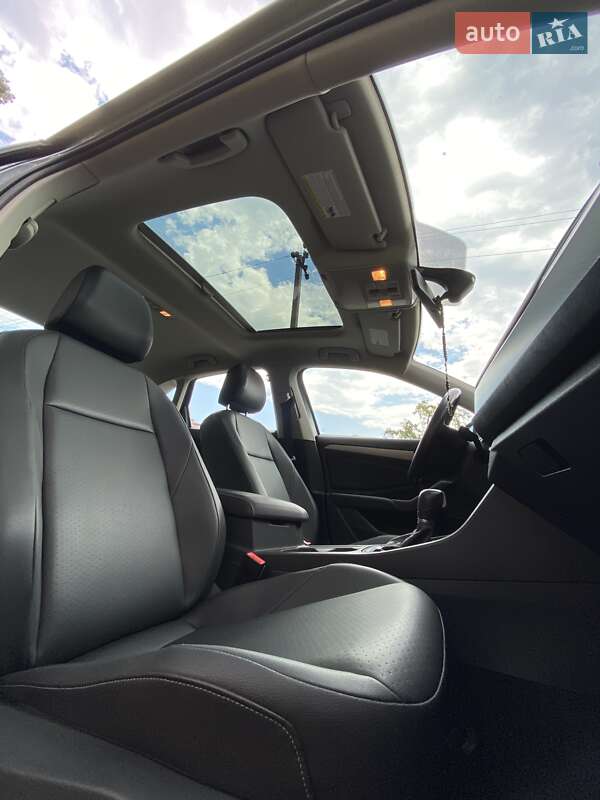 Седан Volkswagen Jetta 2018 в Львове