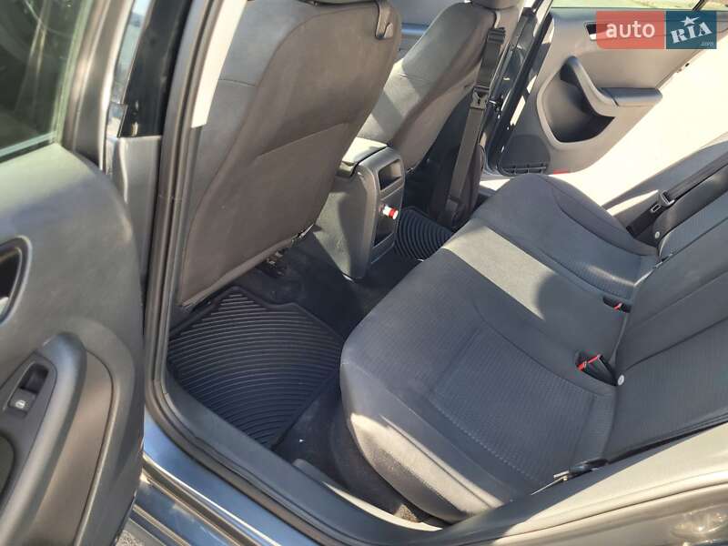 Седан Volkswagen Jetta 2015 в Полтаві