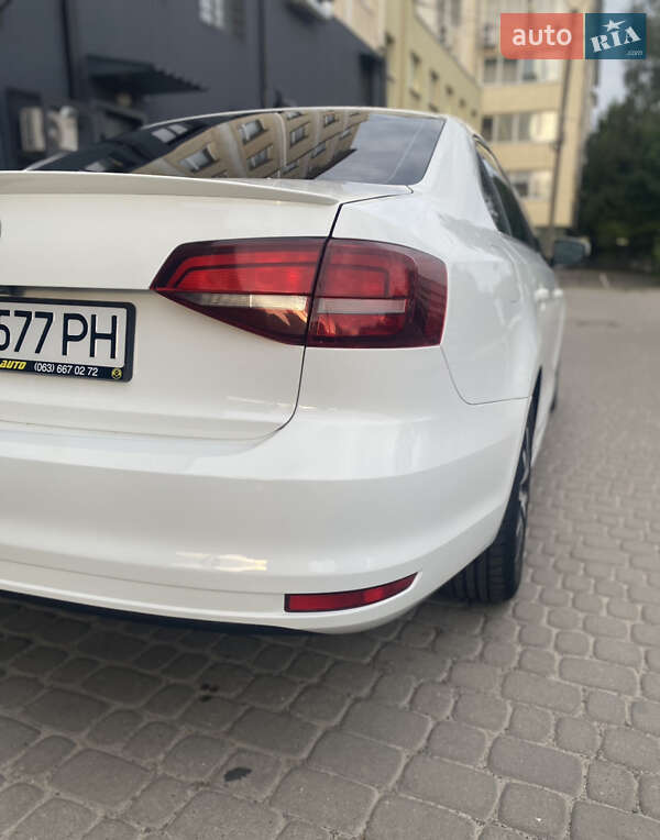 Седан Volkswagen Jetta 2017 в Львове