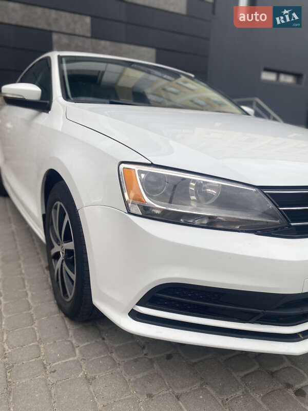 Седан Volkswagen Jetta 2017 в Львове