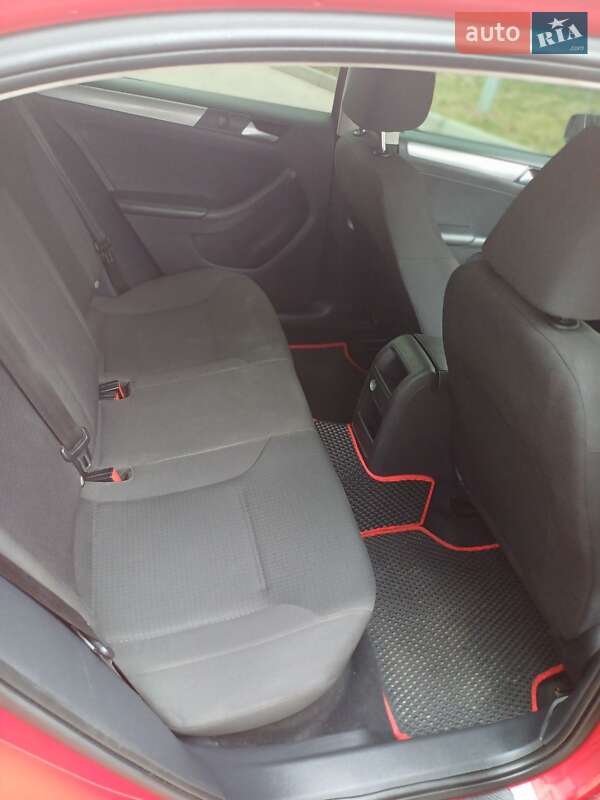 Седан Volkswagen Jetta 2014 в Львове